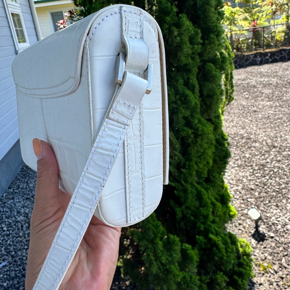 Dooney & Bourke Made in Italy Vintage White Croc Embossed Leather Crossbody Bag - Picture 6 of 14